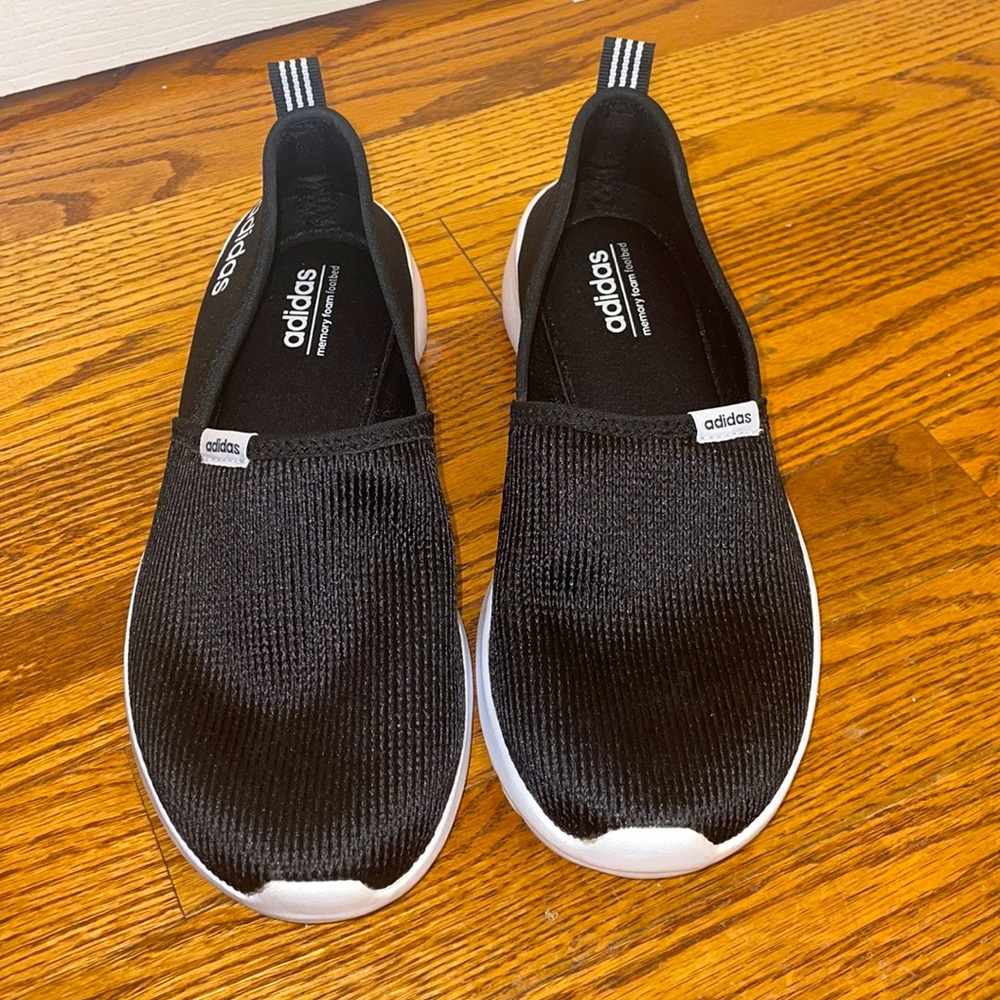 Women’s Adidas Cloud foam - memory foam size 8 worn once short time